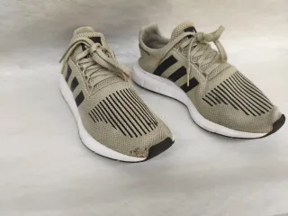 Zapatillas Adidas Beige y Negras
