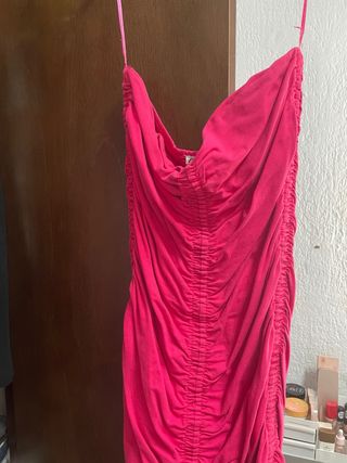 Vestido rosa fruncido