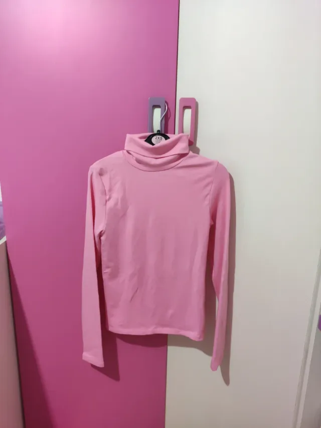 Camiseta rosa cuello alto manga larga