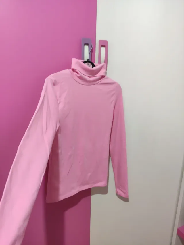 Camiseta rosa cuello alto manga larga