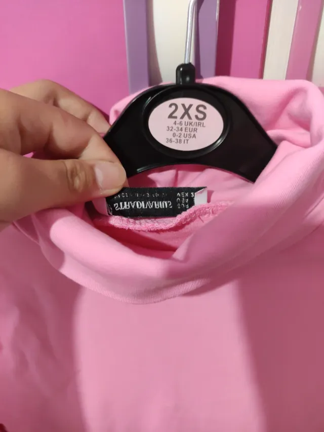 Camiseta rosa cuello alto manga larga