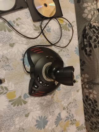 Joystick Thrustmaster + 2 Juegos PC