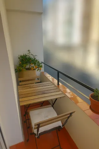 Conjunto balcón mesa+ sillas madera+ cojines