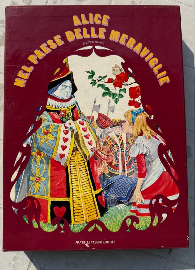 Libro vintage “Alice nel paese delle meraviglie” 