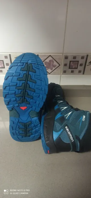 Botas Salomon Trekking Negras y Azules