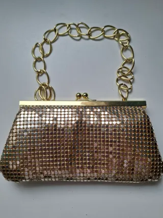 Bolso de mano dorado para fiesta