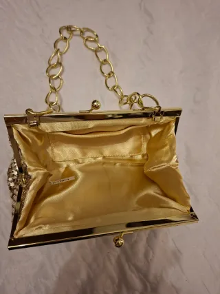 Bolso de mano dorado para fiesta