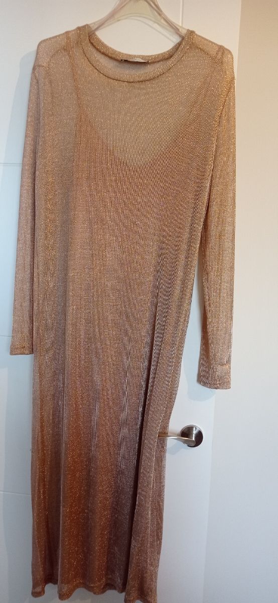 Vestido largo dorado brillante