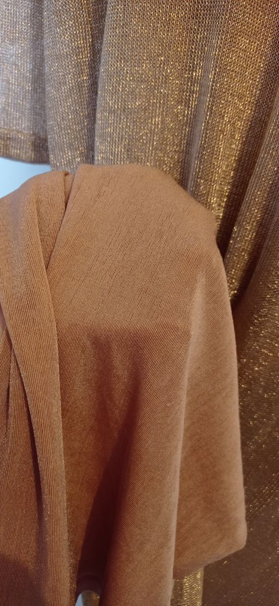 Vestido largo dorado brillante