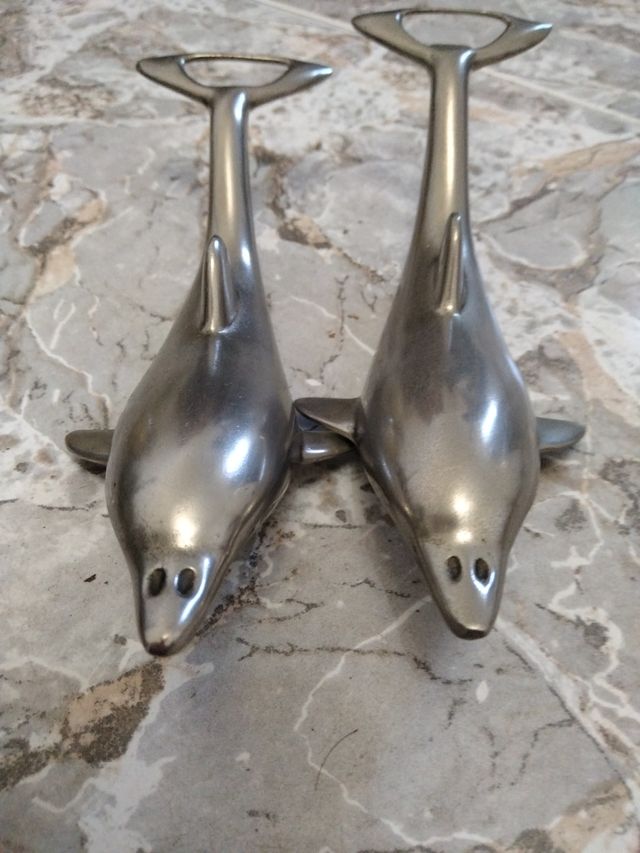 Due apribottiglie Delfín Metal