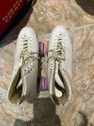 Patines artísticos blancos