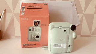 Cámara Instax Mini 12 Menta Sin Estrenar