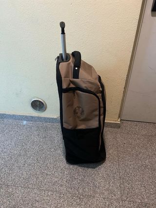 Maleta militar marrón y negra