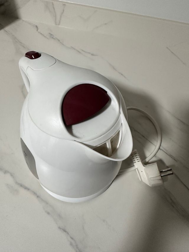 Hervidor eléctrico blanco Comelec