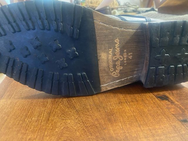 Botas de cuero marrones y negras Son talla 41/42