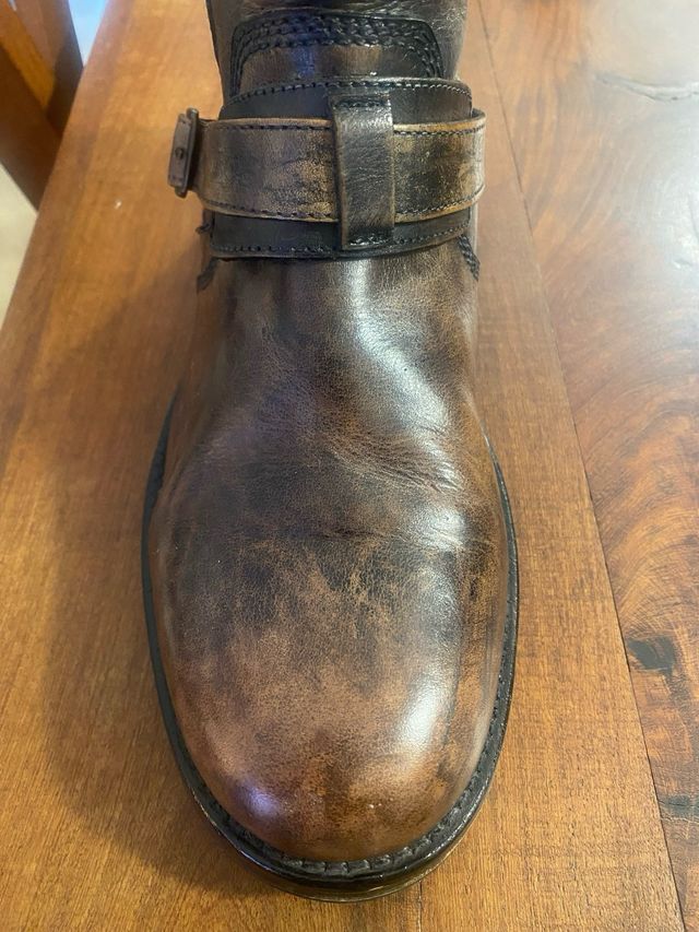 Botas de cuero marrones y negras Son talla 41/42