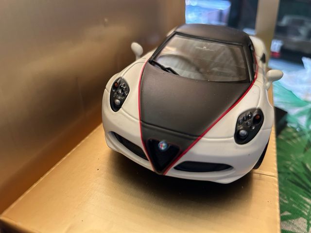 Alfa Romeo 4C bicolore 1:24