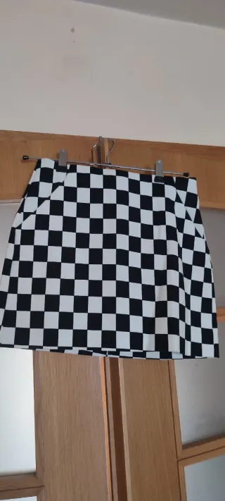 Falda mini Zara cuadros blanco y negro