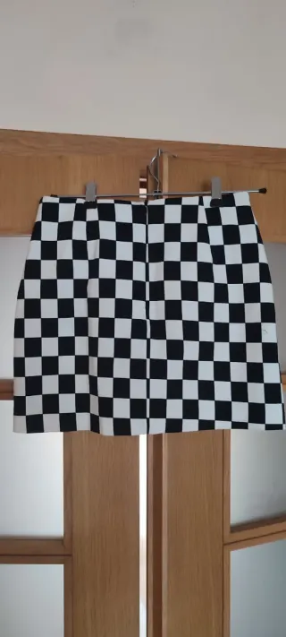 Falda mini Zara cuadros blanco y negro
