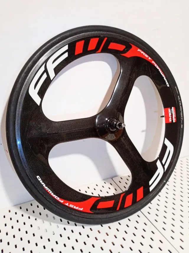 Ruedas de palos de carbono