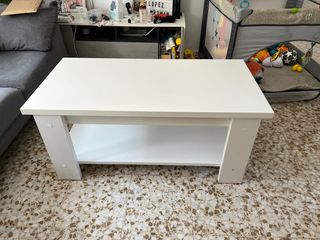 Mesa de salón blanca de madera