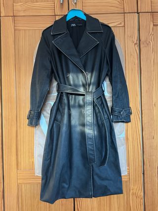 Gabardina Zara efecto piel desgastada