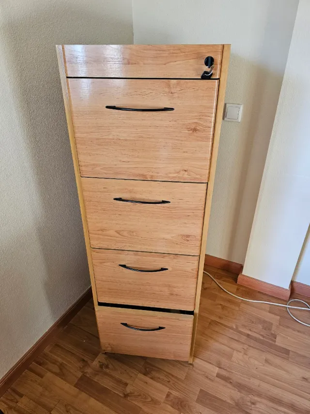 Archivador de madera con cerradura