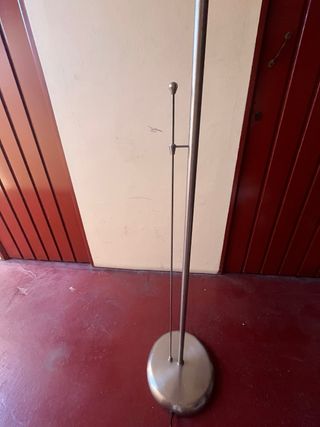 Lámpara de pie moderna metal plateado