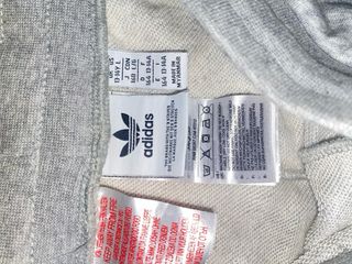 Chándal Adidas gris con rayas blancas