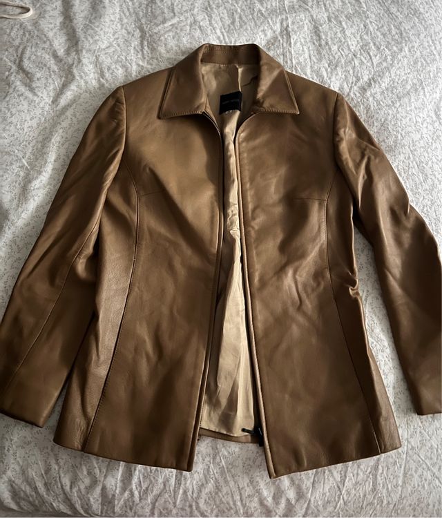 Americana de cuero marrón