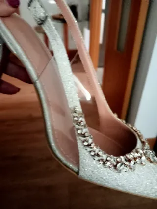 Zapatos de novia blancos con pedrería T.38
