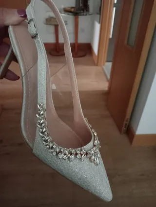 Zapatos de novia blancos con pedrería T.38