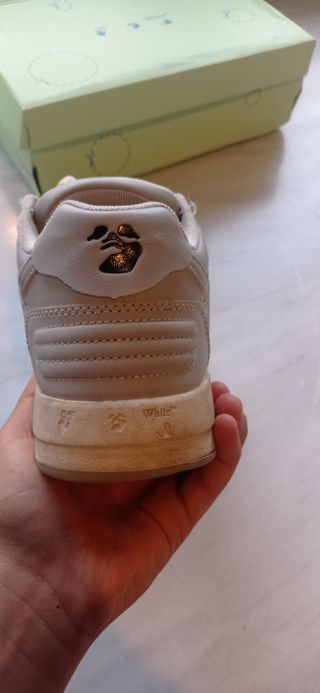 Zapatillas Off-White grises y blancas