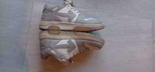 Zapatillas Off-White grises y blancas