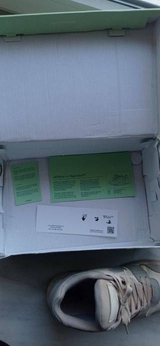 Zapatillas Off-White grises y blancas