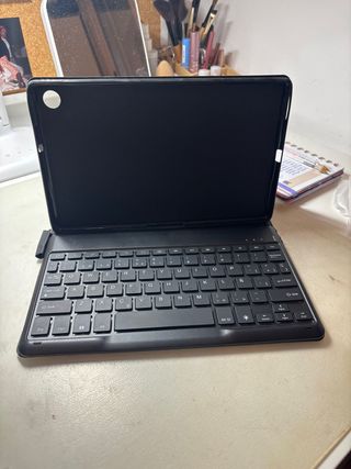 Funda con teclado para tablet de 10 pulgadas