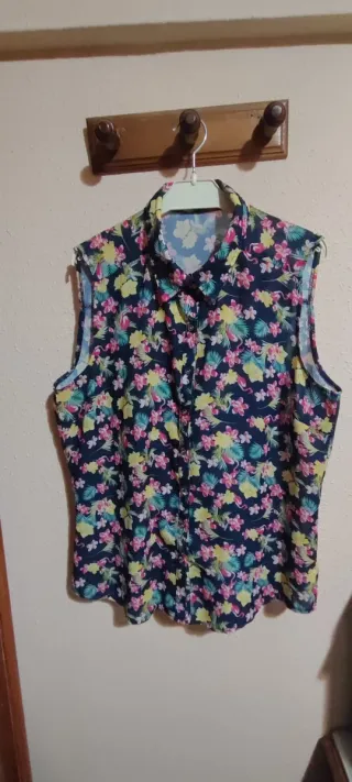 Blusa sin mangas floral talla 46