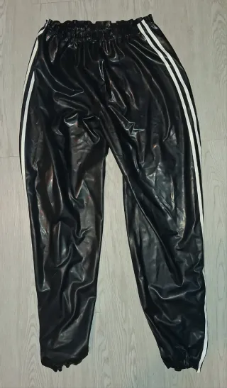 Pantalón de látex negro