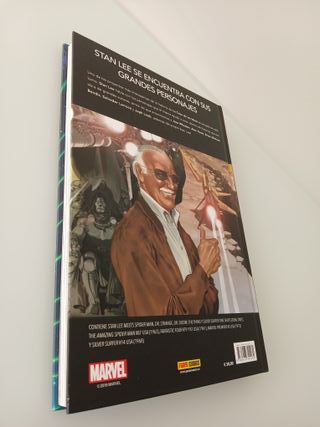 STAN LEE VISITA EL UNIVERSO MARVEL