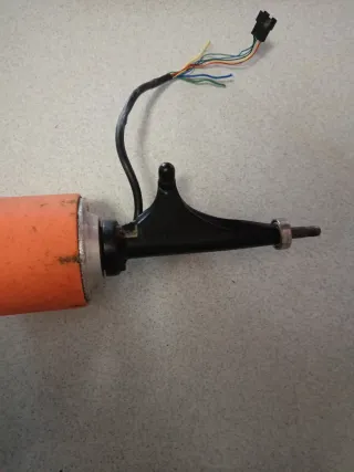 Rueda y eje para skate eléctrico