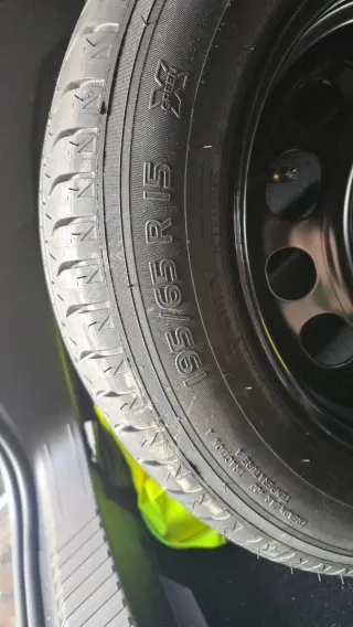 Rueda Michelin Nueva. 195 65 R 15