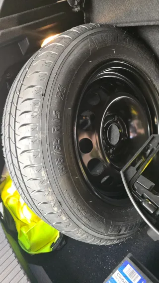 Rueda Michelin Nueva. 195 65 R 15