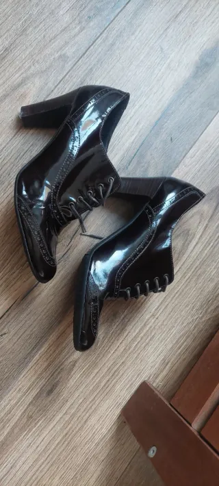Zapatos de tacón marrón oscurro talla 39