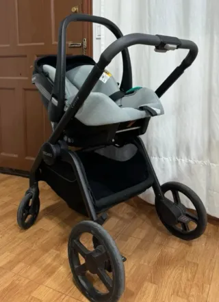 Cochecito RECARO 3 en 1 con accesorios.
