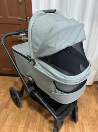 Cochecito RECARO 3 en 1 con accesorios.