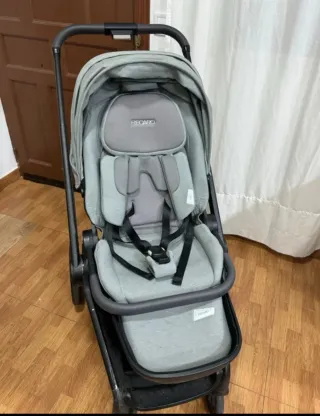Cochecito RECARO 3 en 1 con accesorios.