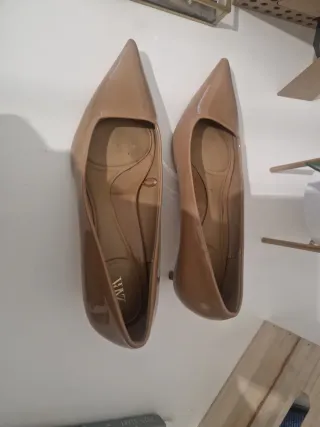 Zapatos de tacón Zara beige