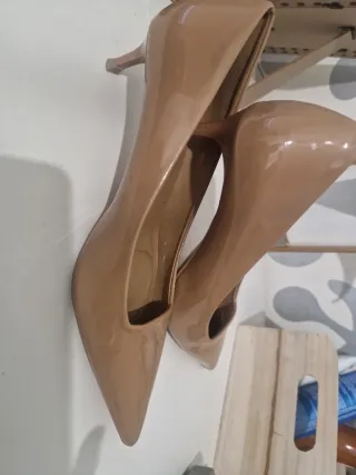 Zapatos de tacón Zara beige