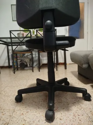 Silla de oficina negra