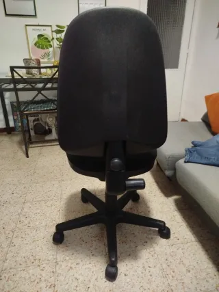 Silla de oficina negra